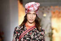Headscarf on the runway: SS19 